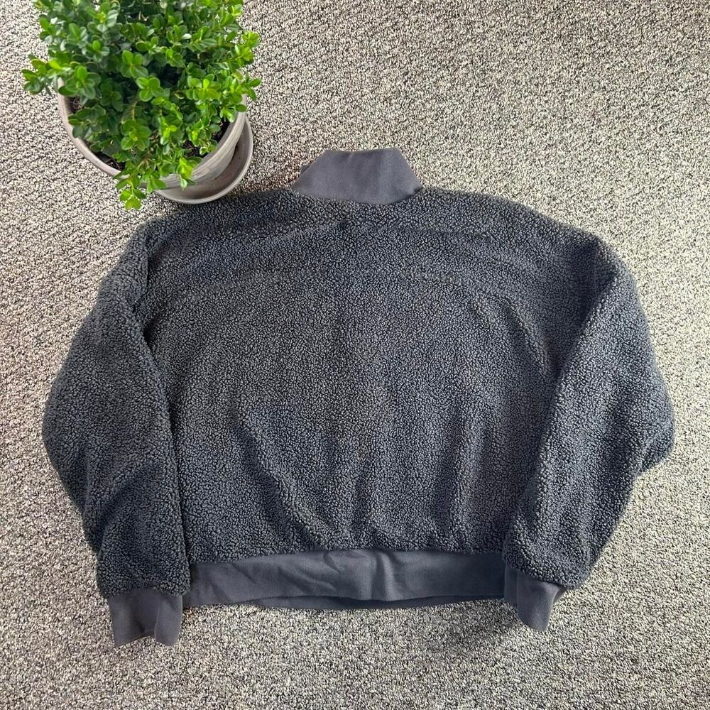 Fabletics Women's Black and Grey Sweatshirt - Picture 4 of 7